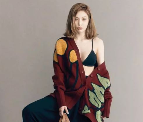 Mùa đông lạnh giá nhưng HyunA mix đồ thời trang phang thời tiết