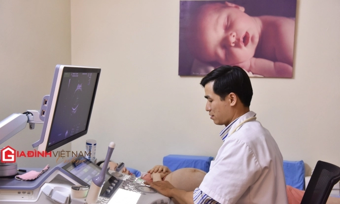 Mang bầu song thai: Người nhà lo 1, bác sĩ lo 10